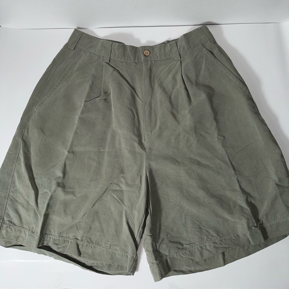 Tommy Bahama womens green Shorts size 10 100% silk